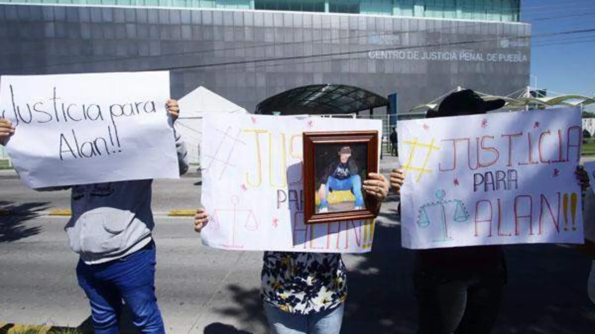 MANIFESTACION ALAN POR ANEXO EN PUEBLA